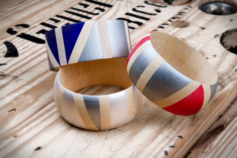 wooden bangles, easy arts and crafts, decorated with blue and white, silver and grey, blue red and white shapes