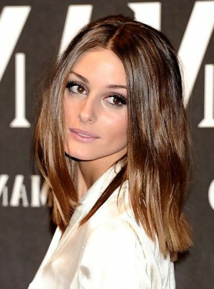 white shiny shirt, worn by olivia palermo, with chocolate brown wavy hair, parted in the middle, brunette hairstyles, pale purple eye make up