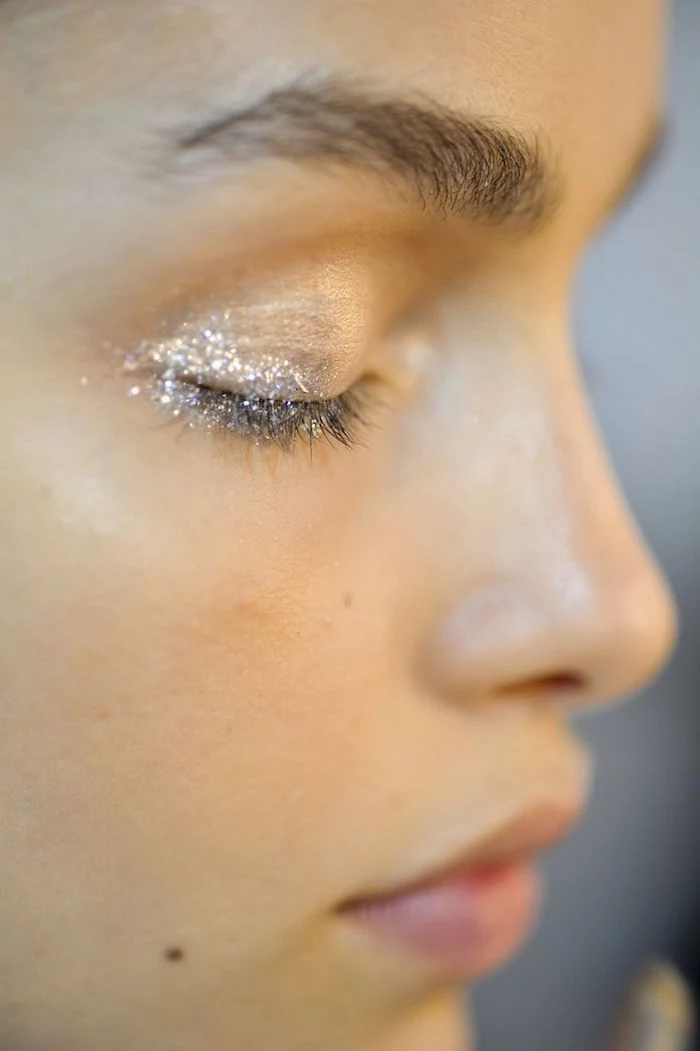 young woman's face, with no make up, except for a little bit of glitter, in the corner of her eye, makeup looks, discrete and natural style