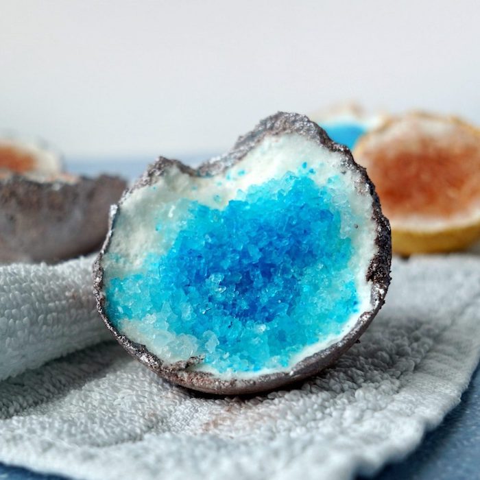 what is a bath bomb, half circle in gray, white and teal blue, made to look like a mineral, or rough gem stone