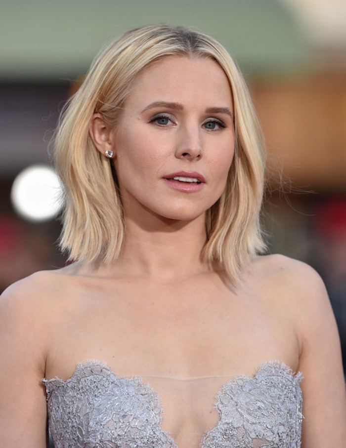 medium length hairstyles for thin hair, kristen bell with long blonde bob, and middle part, wearing a strapless, light grey embroidered dress