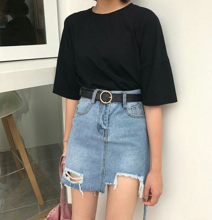 plain black t-shirt, oversized and baggy, worn with a high waisted denim skirt, with ripped details, and a black belt, 90s inspired outfits