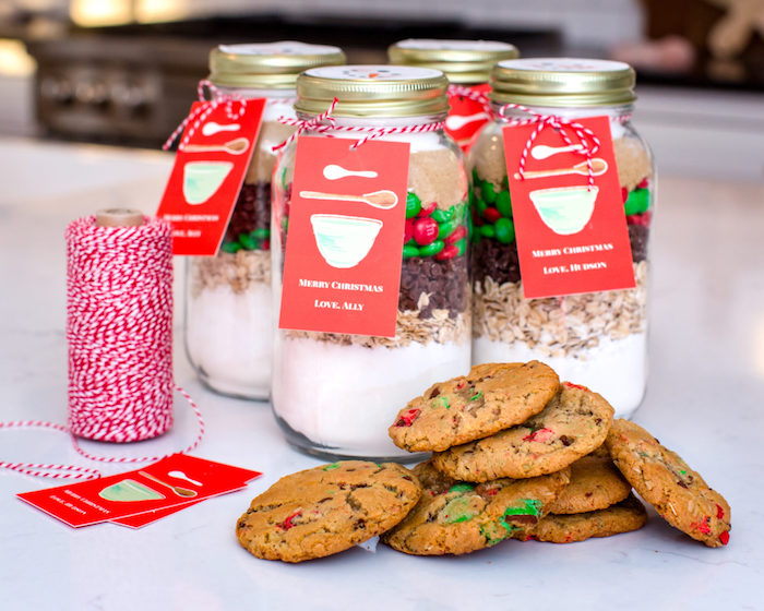 deconstructed cookies in mason jars, homemade christmas gifts, baked cookies at the front, red and white ribbon decoration