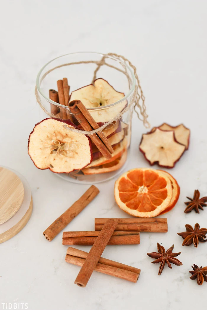 dried apple and orange slices, cinnamon sticks inside a glass jar, diy christmas gifts, potpourri made in a glass jar