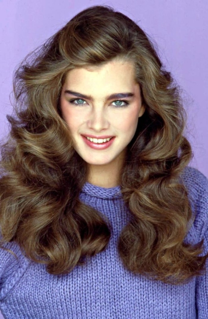 knitted blue jumper, worn by young brooke shields, with long and wavy, brunette hair, and subtle make up, 80s costume ideas, for low-key 80s looks