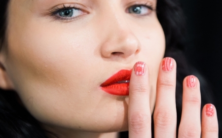 Christmas makeup with red lipstick for festive season 2021