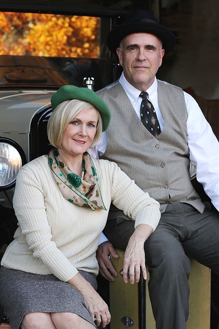 dynamic duo ideas, bonny and clyde costumes, worn by an elderly couple, old fashioned suit, and bowler hat, green baret and a neck scarf