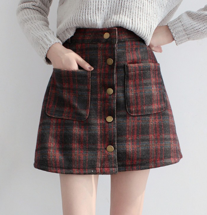 button up plaid skirt, in black and dark red, with front pockets, and gold colored buttons, 90s grunge, worn with a ribbed jumper in off-white