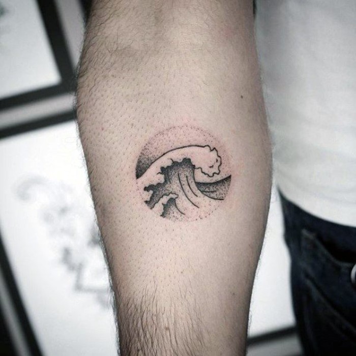 small tattoos for men, tiny version of hokusai's wave, tattood within a circle in black, on a man's lower arm