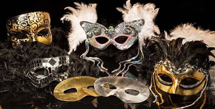 masquerade 50th birthday ideas, six venetian-style masks, in gold and silver, decorated with glitter, white and black feathers, sequins and more