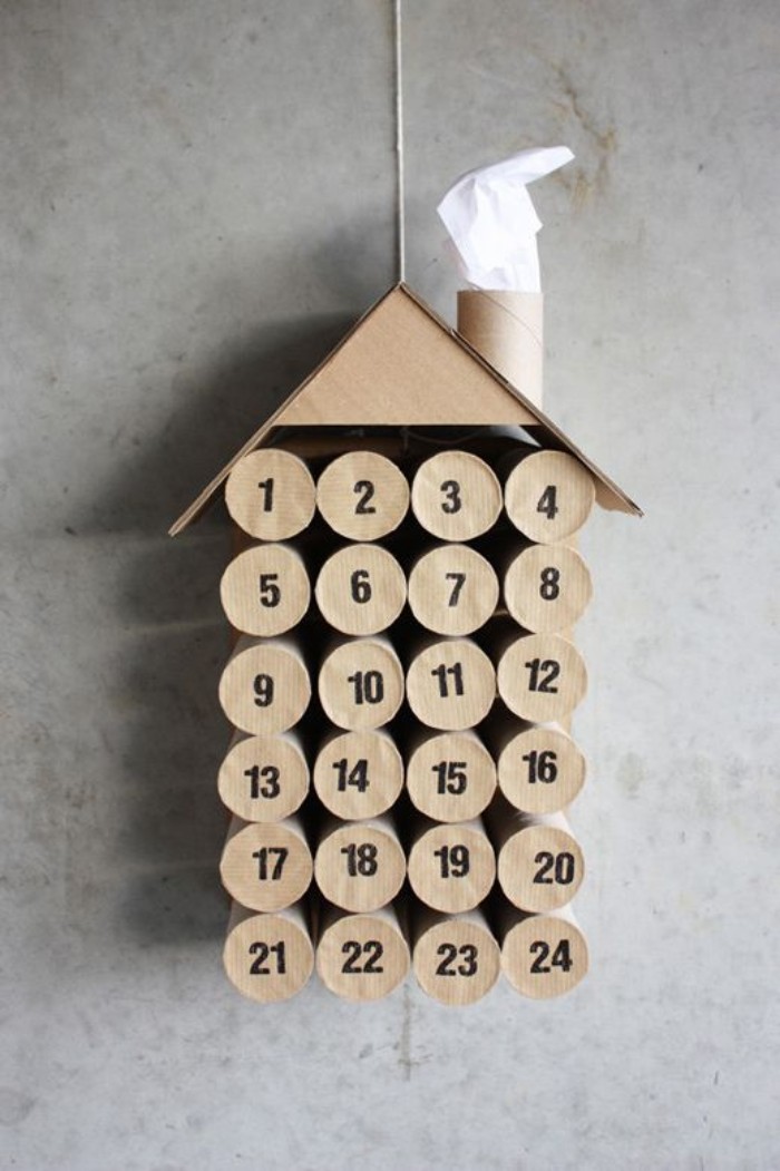 alternative way of using toilet paper rolls, to create an advent calendar, 24 toilet paper rolls, covered with beige paper, placed in four rows of six, with a roof and a chimney, made of beige card