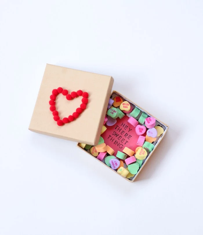 candy box with a message, heart made of pom poms, conversation hearts, diy gifts for boyfriend