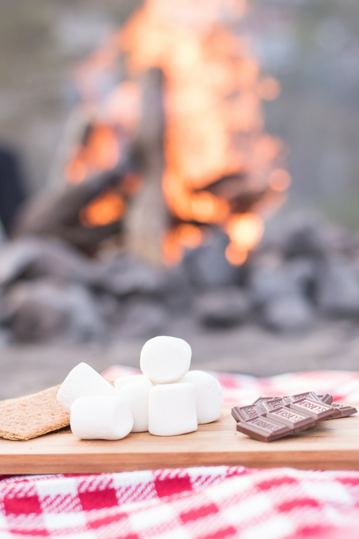 wooden board with marshmallows chocolates and crackers, cute iphone backgrounds