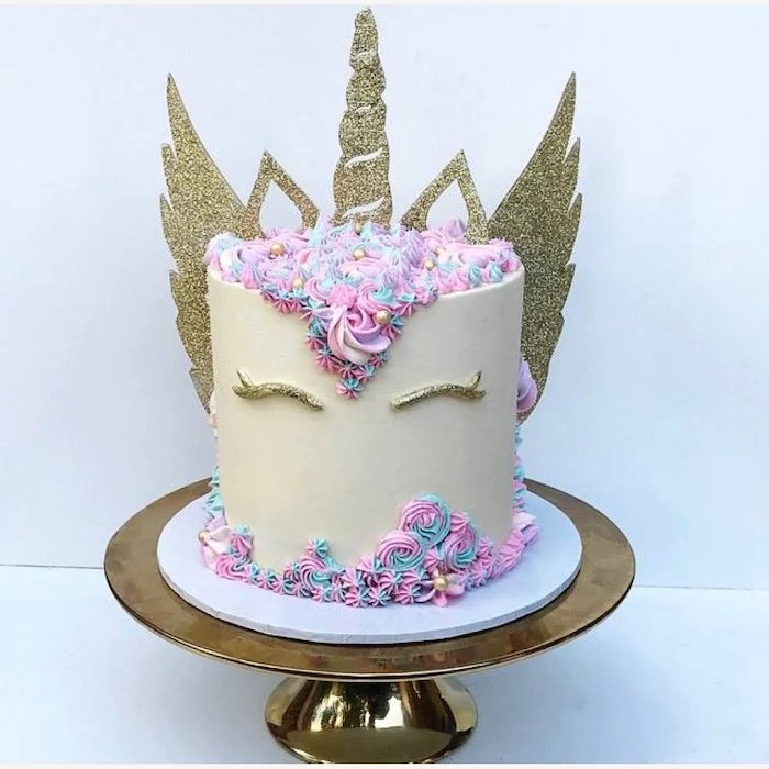 blue and pink roses on white fondant, diy unicorn cake, gold horn ears and wings