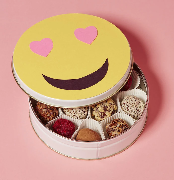 emoji box with cookies, yellow face with heart-shaped pink eyes, pink box, personalised gifts for boyfriend