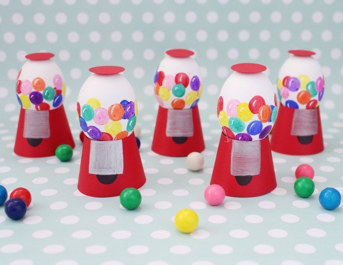 gum ball machine eggs, diy tutorial, gum balls around, dying easter eggs, mint green, white dots background