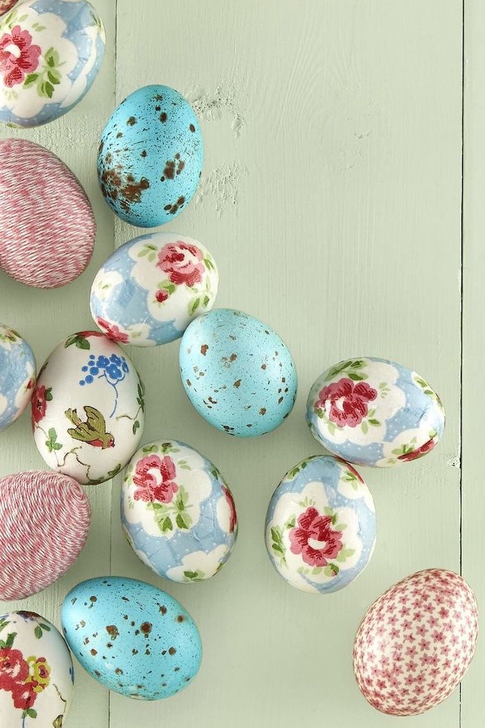 how to make easter eggs, floral and blue, decoupage eggs, wooden background