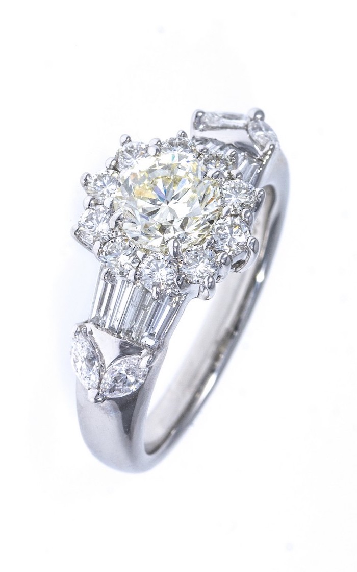 flower shaped diamonds in the middle, engagement ring styles, white gold band