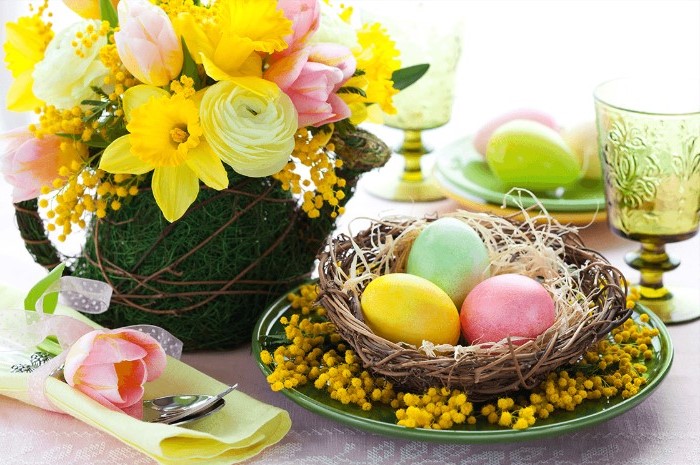 bouquet of spring flowers, easter centerpiece ideas, wooden basket, full of dyed eggs