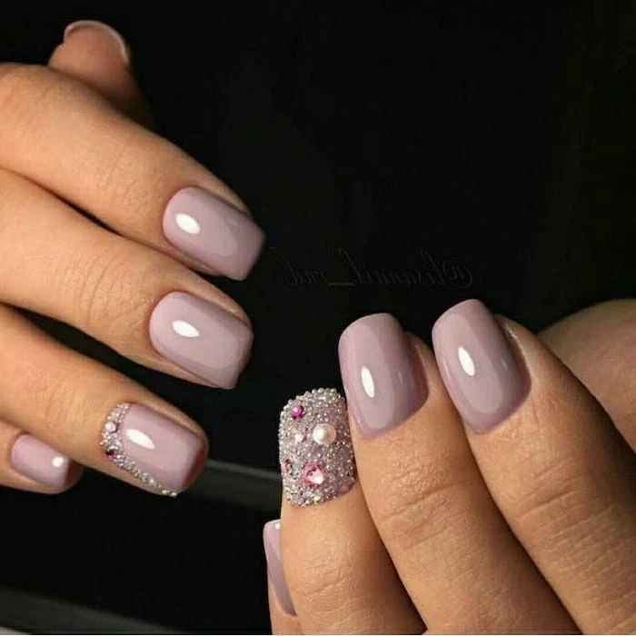 rhinestones on two nails, light purple nail polish, squoval nails, cool nail designs