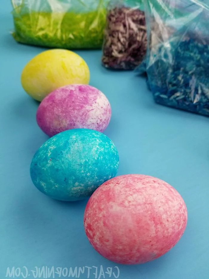yellow and purple, blue and red eggs, rice eggs, diy tutorial, easter egg ideas, blue background