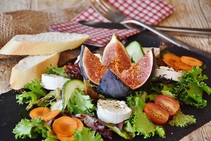 passion fruit sliced, green salad, with vegetables, what should i have for lunch, mozzarella and cheese