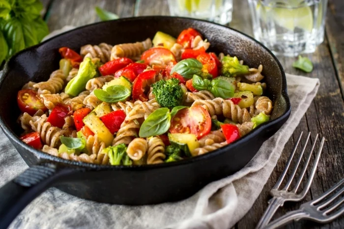 black pot, full of pasta, 7 day healthy eating plan, tomatoes and basil, two forks on the side