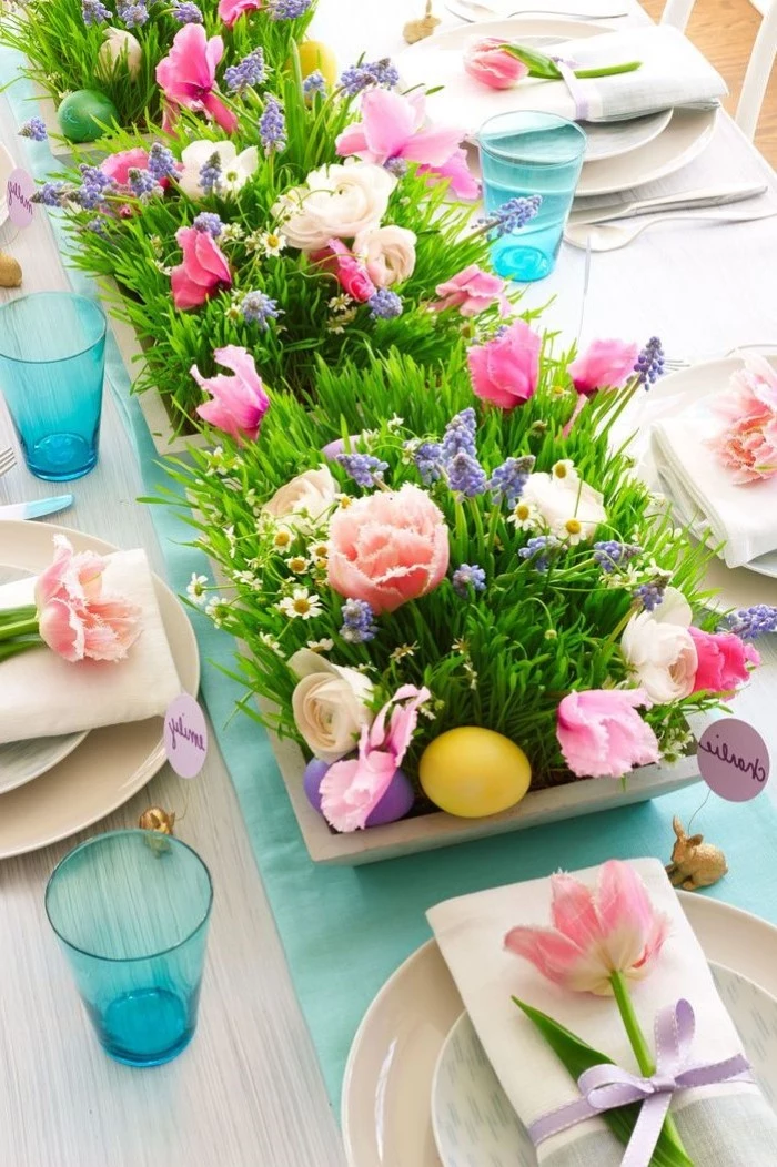 flowers inside wooden baskets, tulips on white napkins, easter table centerpieces, blue water glasses