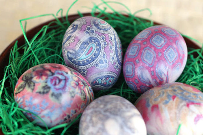 tie dye eggs, step by step, diy tutorial, shaving cream eggs, colourful eggs in a bowl