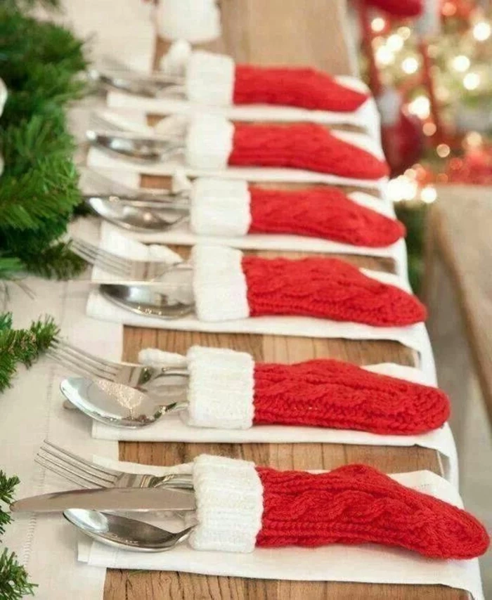 dining table centerpiece ideas, red and white, christmas socks, used as napkins, table settings