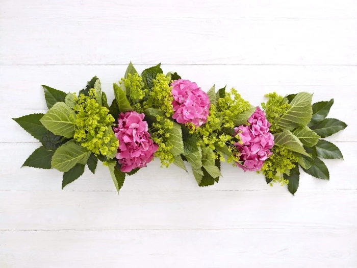 floral table runner, diy tutorial, candle decoration, pink hydrangeas, green leaves, white background