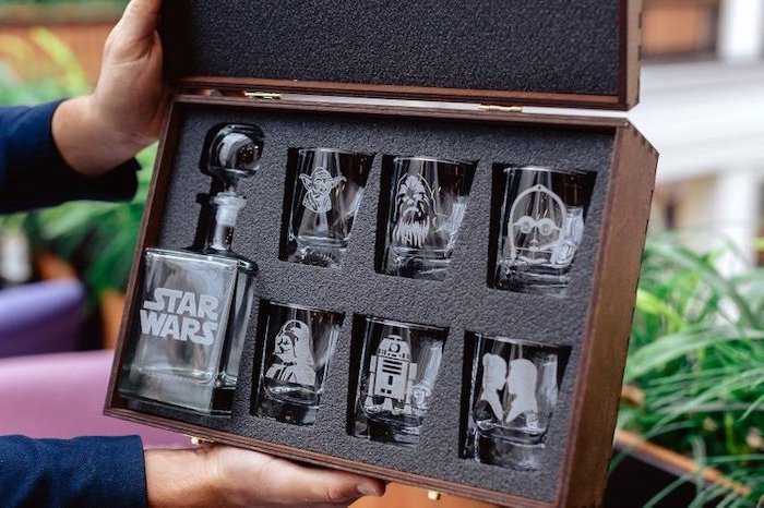 star wars, whiskey set, glass pitcher, character glasses, funny housewarming gifts, wooden box