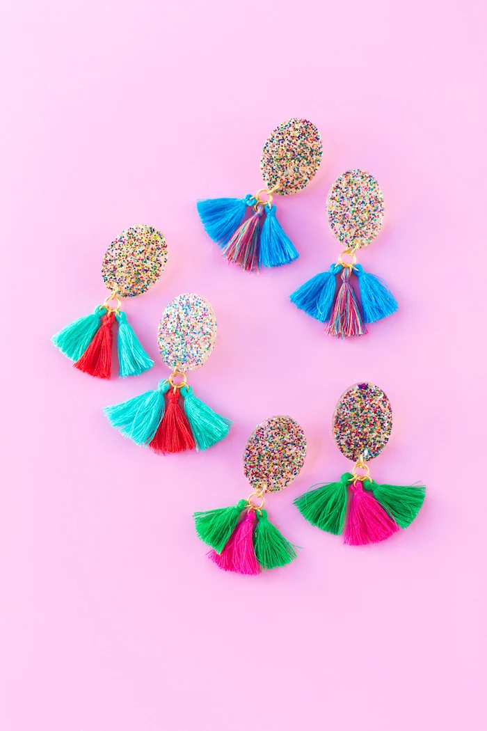 colourful tassels, colourful glitter, diy earrings, creative gift ideas, step by step, diy tutorial, pink background