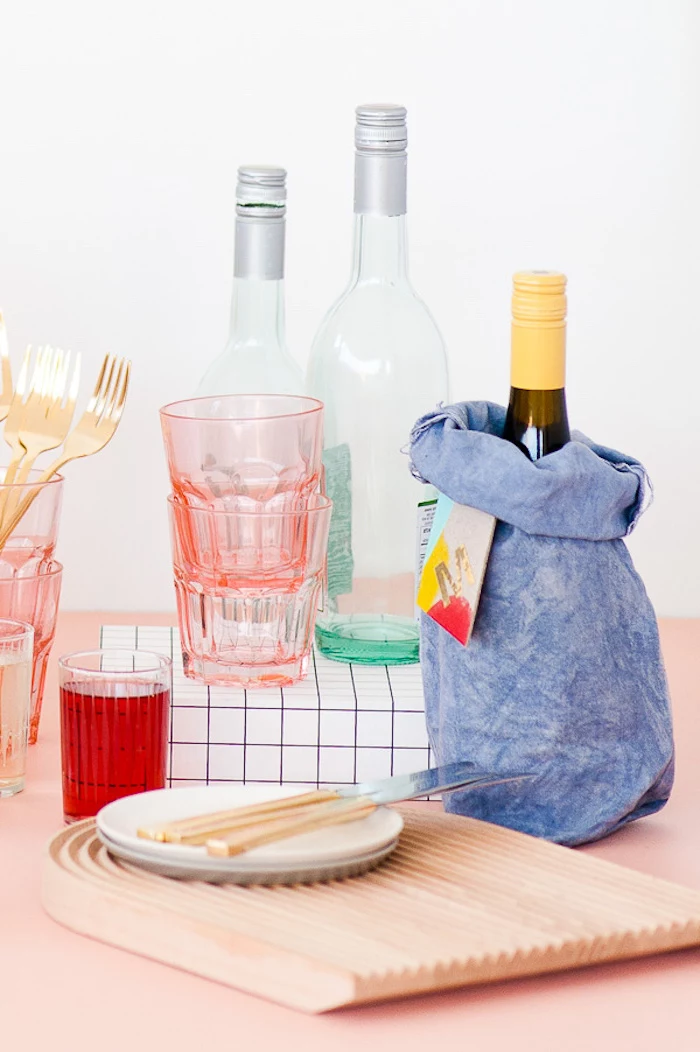 wine bottles, colourful glasses, canvas wine bag, housewarming gifts, step by step, diy tutorial