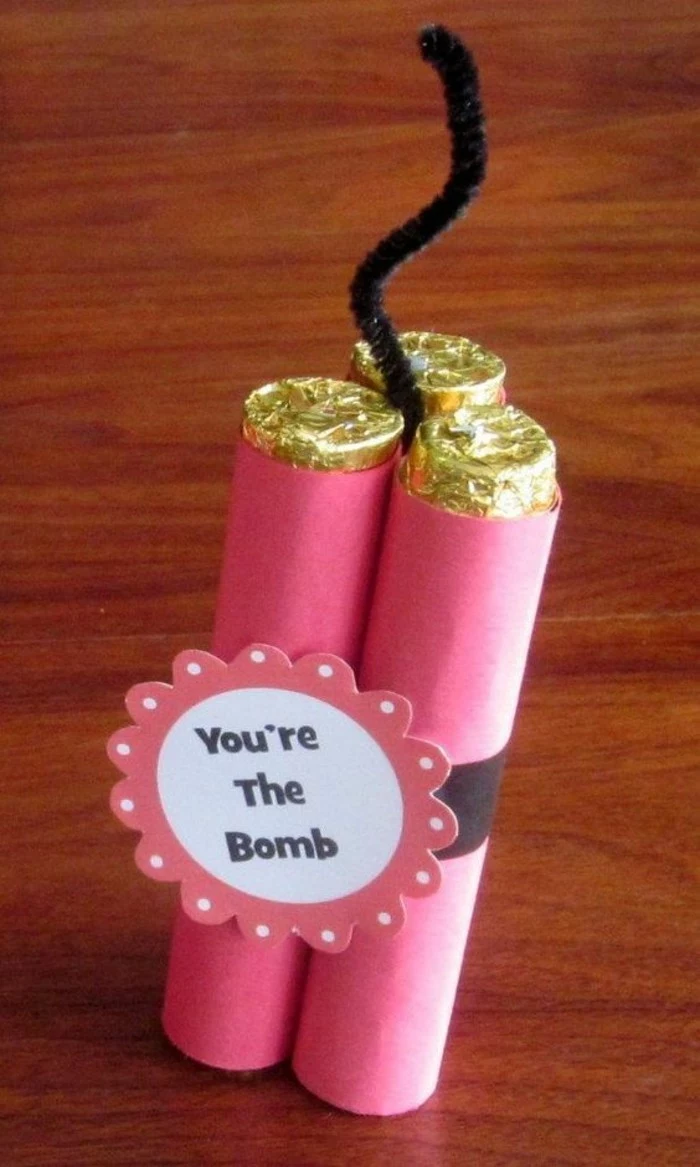 you're the bomb, wrapped candies, pink wrapper, art and craft ideas for adults, wooden table