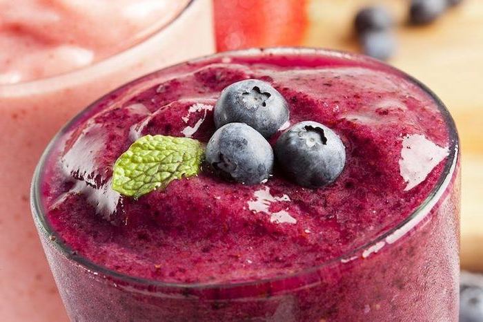 red smoothie, min and blackberries on top, strawberry banana smoothie recipe