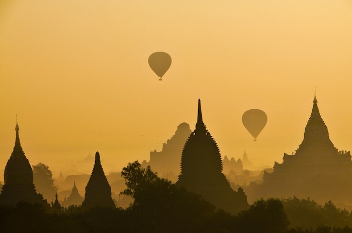 orange sky, 4k iphone wallpaper, hot air balloons, temples skyline