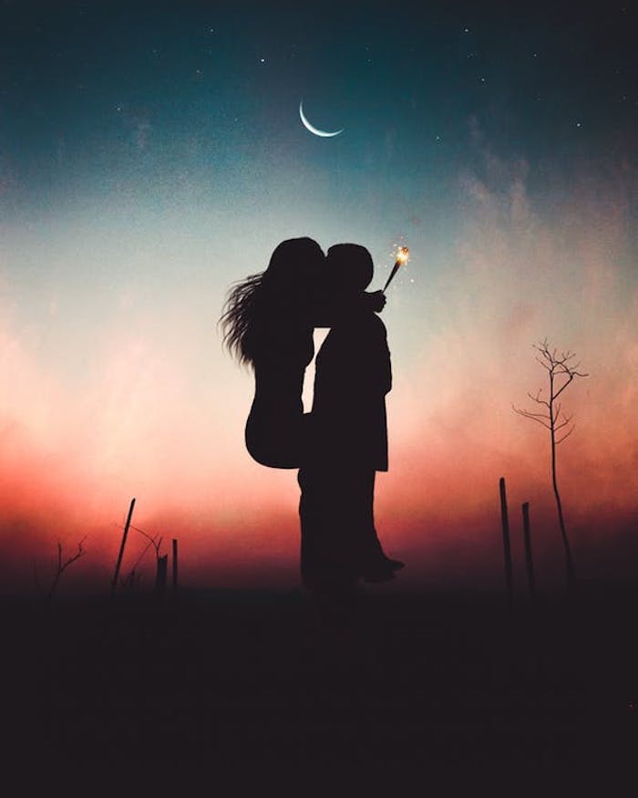 desktop wallpaper tumblr, man and woman kissing, black silhouettes, blue and orange sky