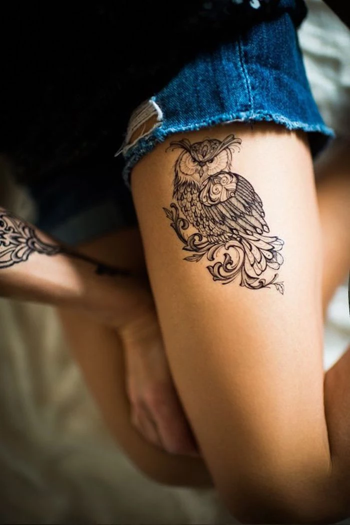 owl thigh tattoo, leg tattoos for girls, denim shorts, black shirt