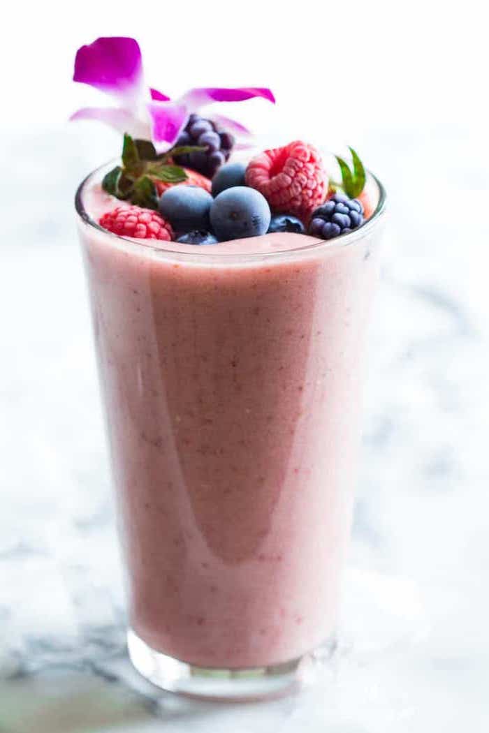 how do you make a smoothie, different berries on top, purple flower