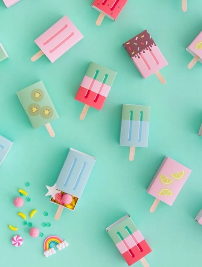 arts and crafts for toddlers, green background, candy boxes, made of carton, popsicle sticks
