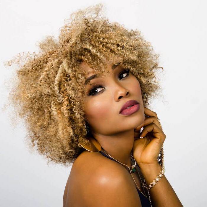 blonde curly hair, short natural hairstyles, gold earrings, gold necklace and bracelet