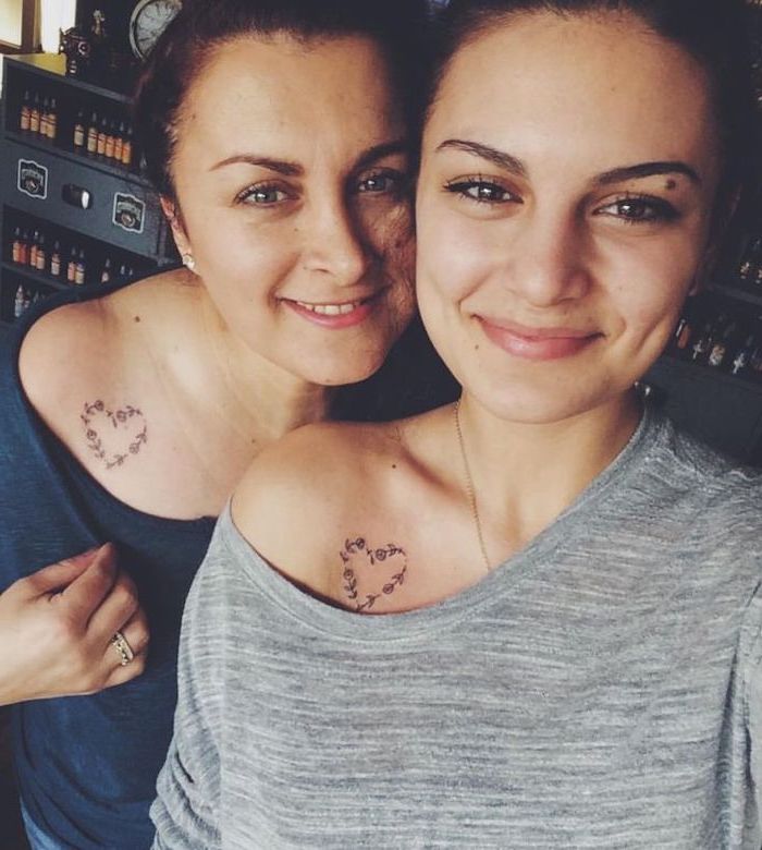 mother and daughter matching tattoos, floral hearts, shoulder tattoos, grey and blue blouses