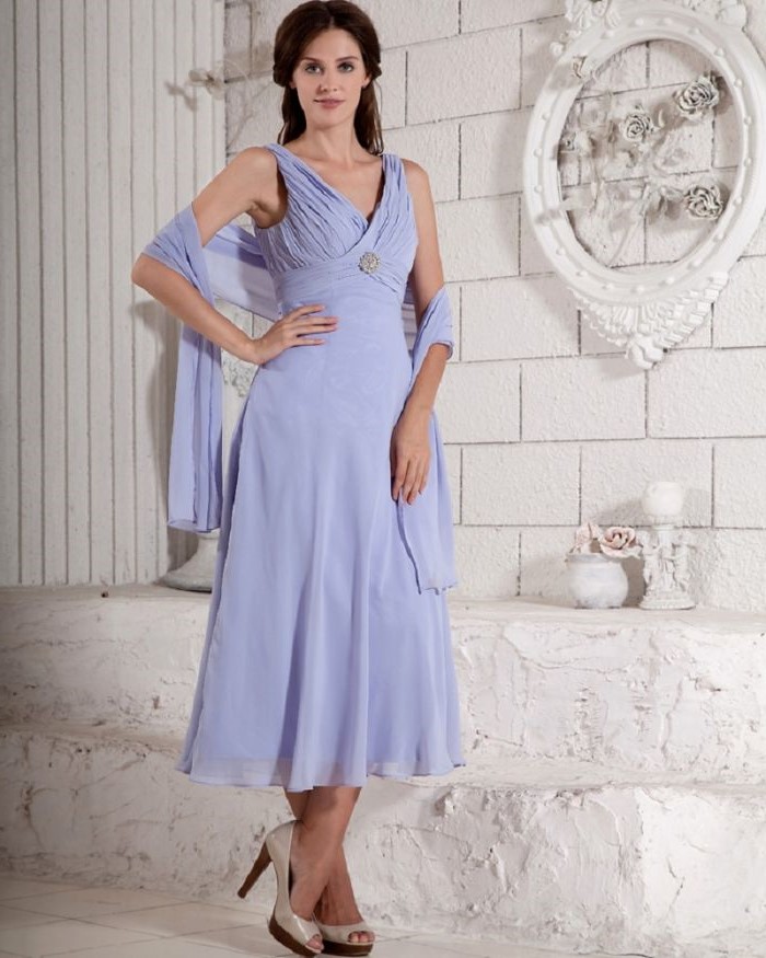 mother of the bride dresses for beach wedding, light blue dress, chiffon scarf, nude heels