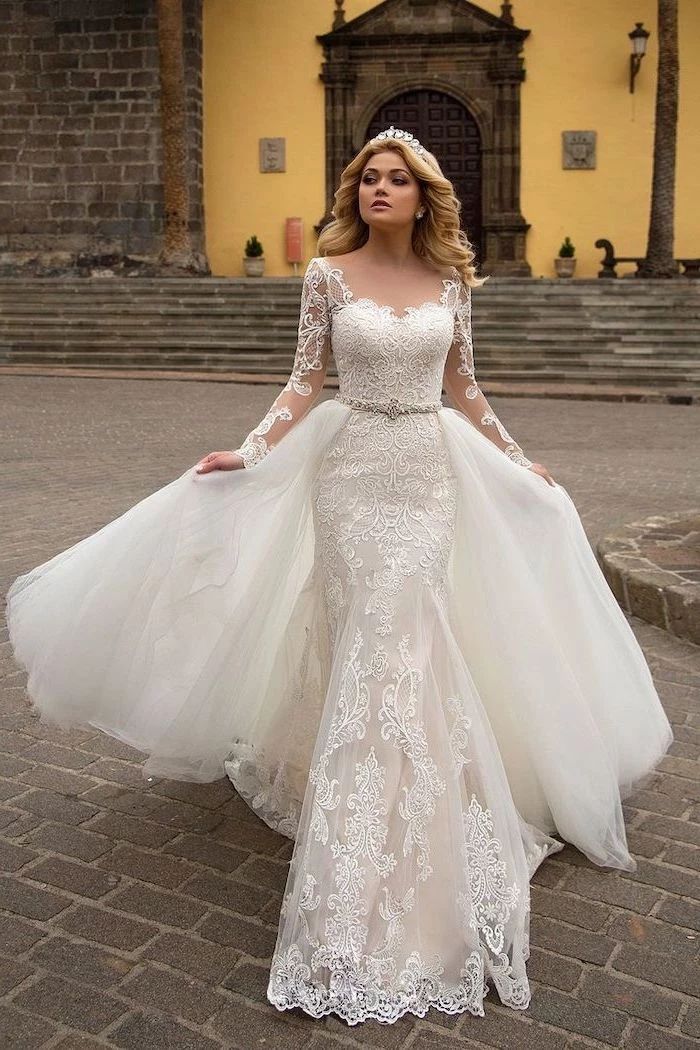 fit and flare wedding dress, white dress, made of lace and tulle, long blonde wavy hair, crystal tiara