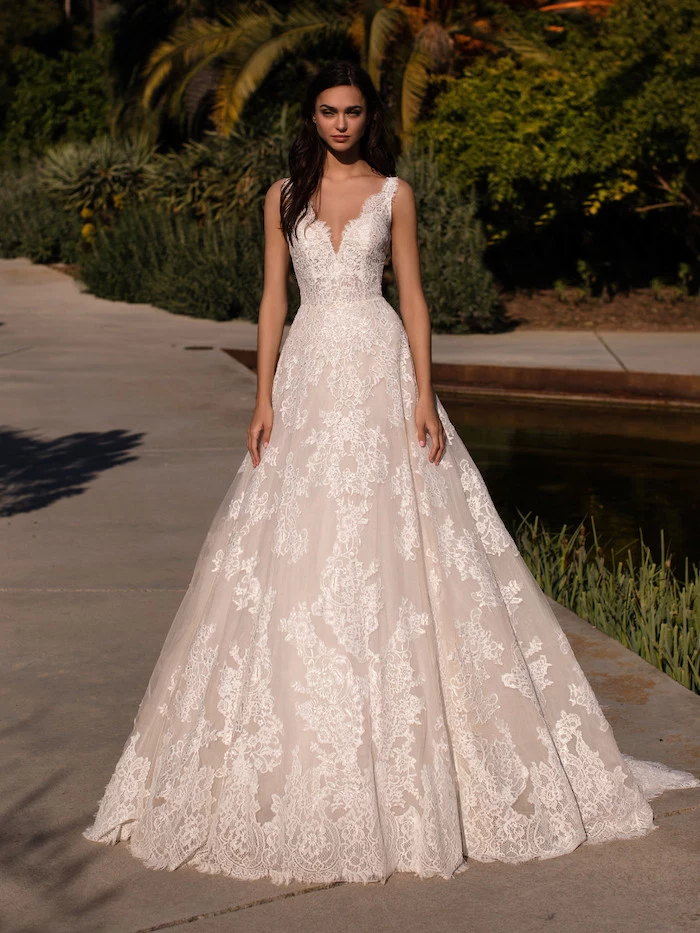 How to find the most stunning wedding dresses online and pick the best one?