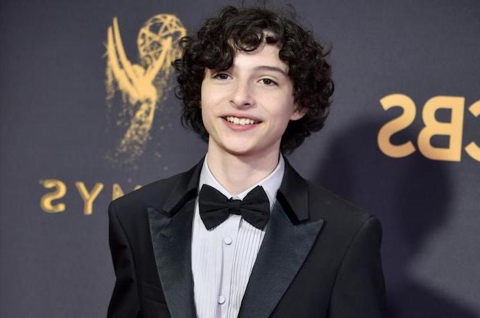 black tuxedo, finn wolfhard, from stranger things, young men haircuts, black curly hair