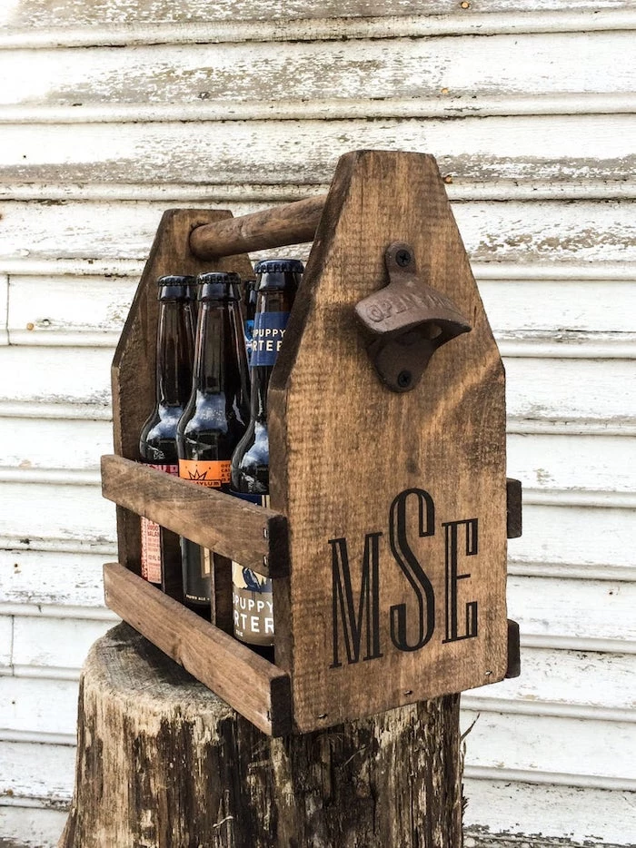 wooden crate, for beer bottles, groomsmen gift sets, personalised with initials