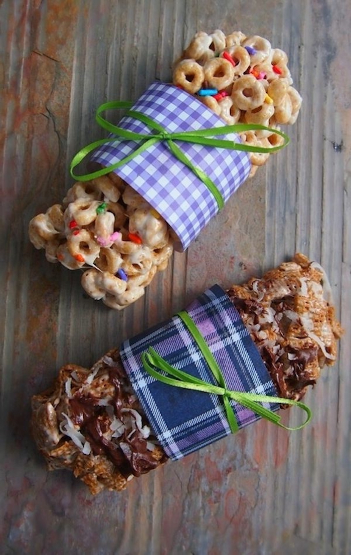 cereal bars, brunch food ideas, wrapped with green bows, wooden table