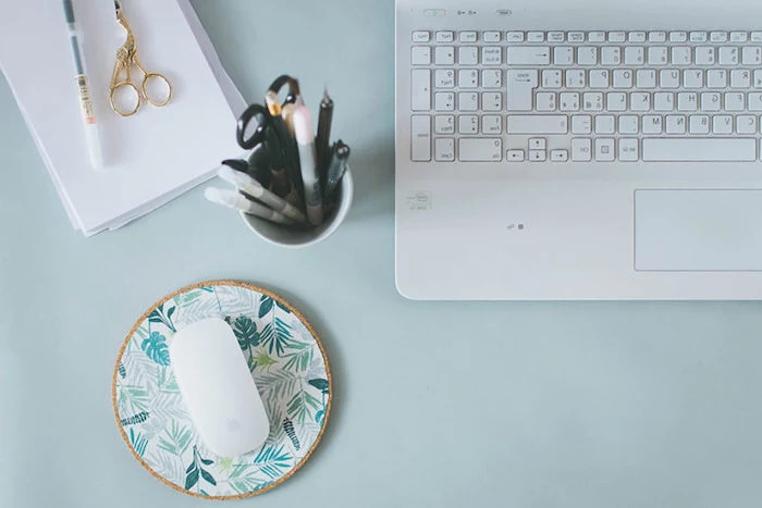 step by step, diy tutorial, cork mouse pad, desk decor ideas, open laptop, pencil holder, blue desk